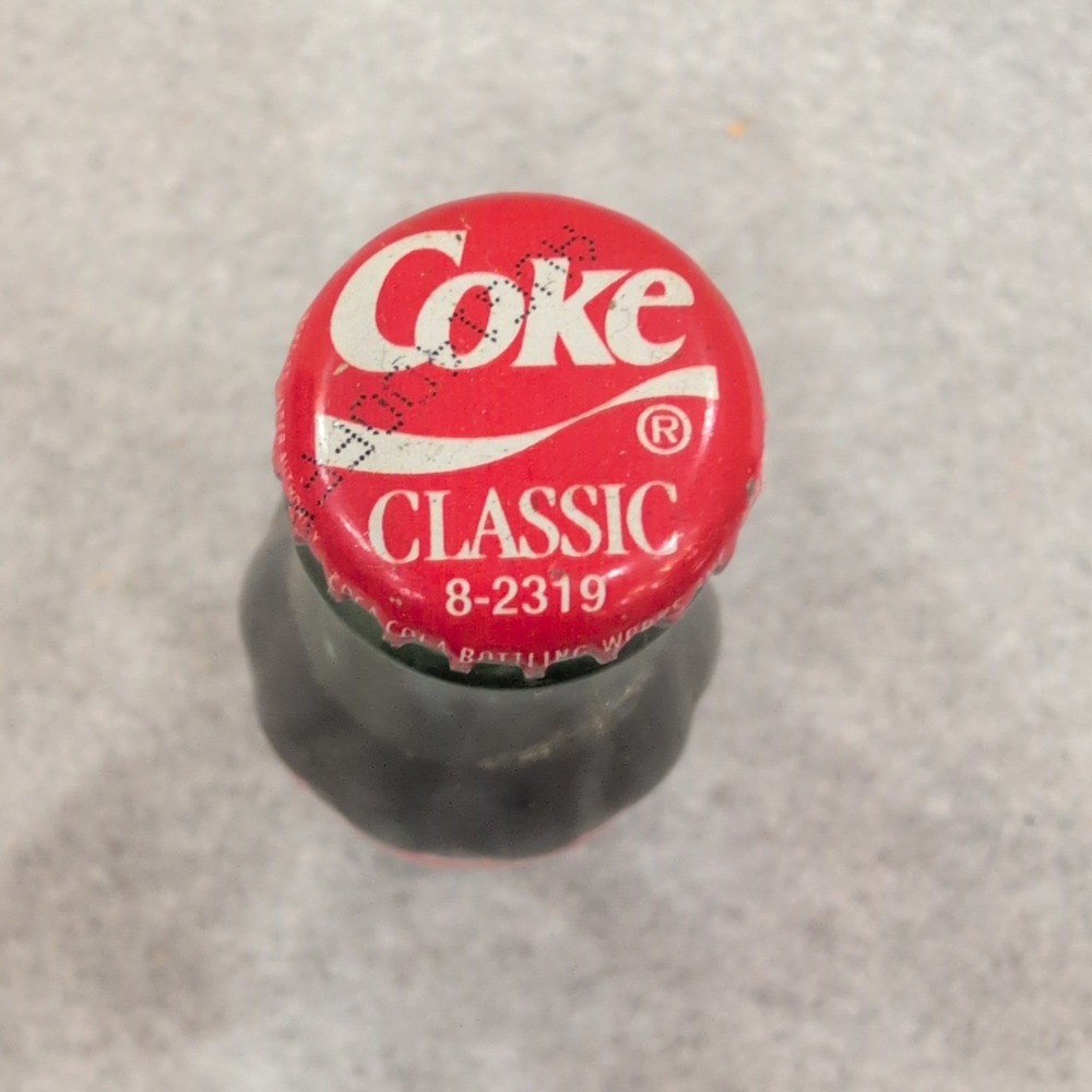 Vintage 1999 Coca-Cola Classic Christmas 8oz Glass Bottle Santa Claus Unopened - Picture 5 of 6